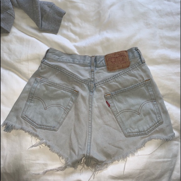 LEVI’s 501 high waist shorts, light wash - Picture 4 of 7